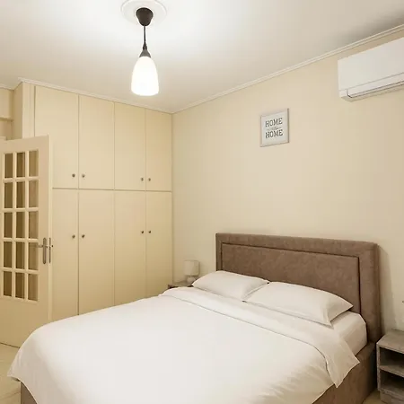 Mamour Apartments, Near Tram & 8' To Beach, Queen Bed Comfort-3